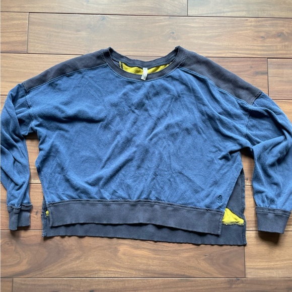 Free People FP Movement Split Side Pull Over Knit Size XS - Picture 3 of 7